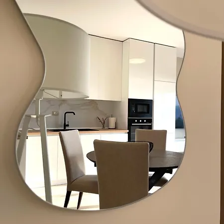 Nordic Sea View Scandi Apartment Vlorë