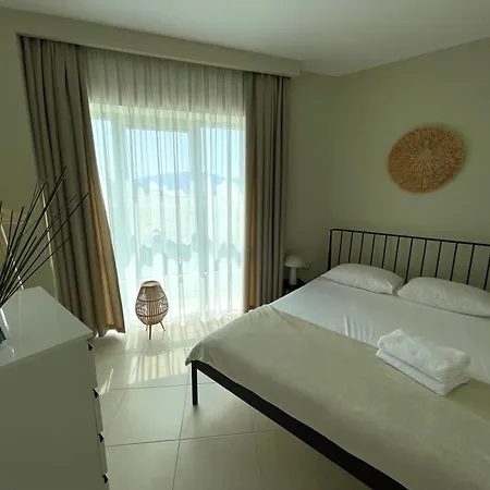 Nordic Sea View Scandi Apartment *