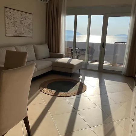 Nordic Sea View Scandi Apartment *